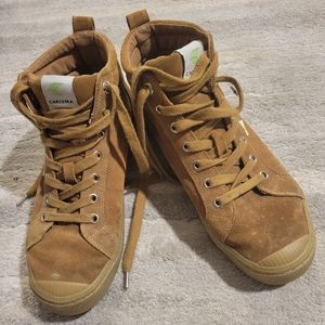 Cariuma Suede High Tops Wm 9